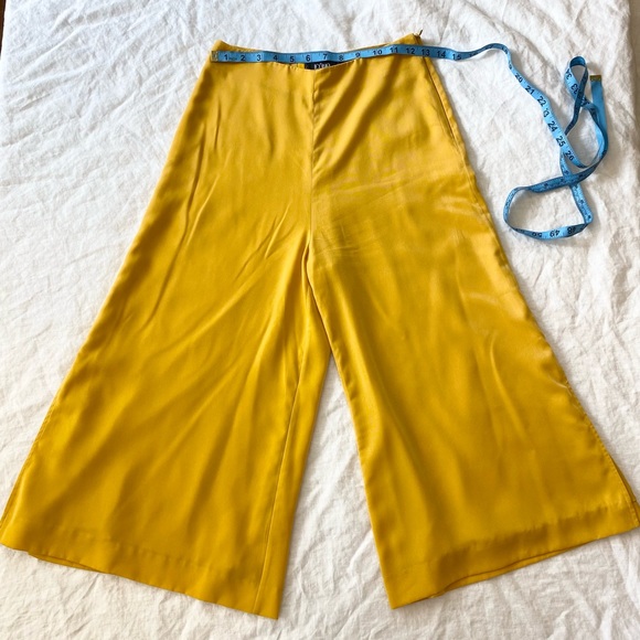 Icone Yellow Wide Leg High-Rise Culotte - Picture 5 of 10